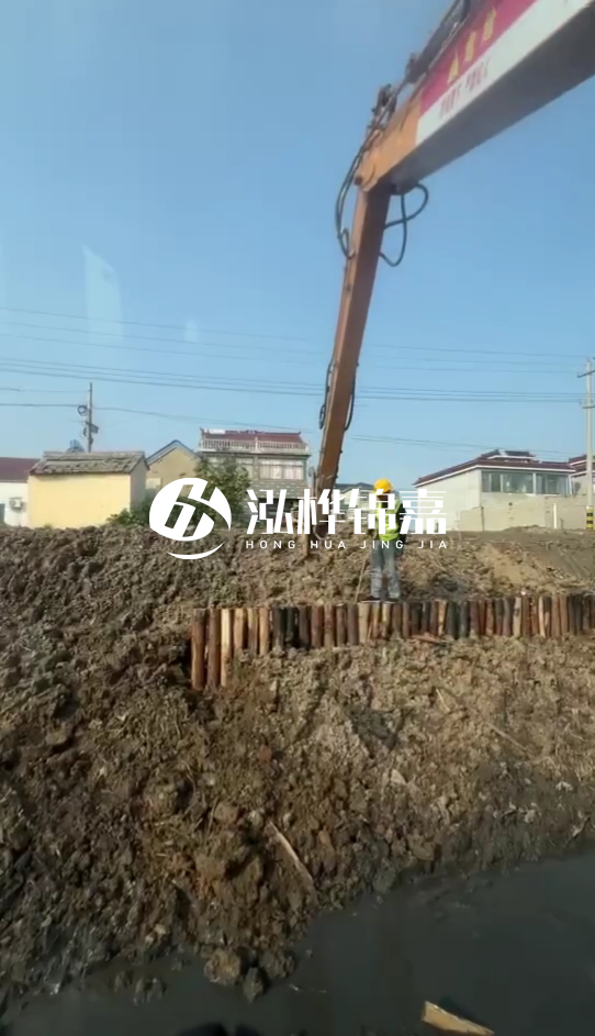 畢節(jié)市挖機打木樁專業(yè)施工-河道護坡木樁會不會腐爛？